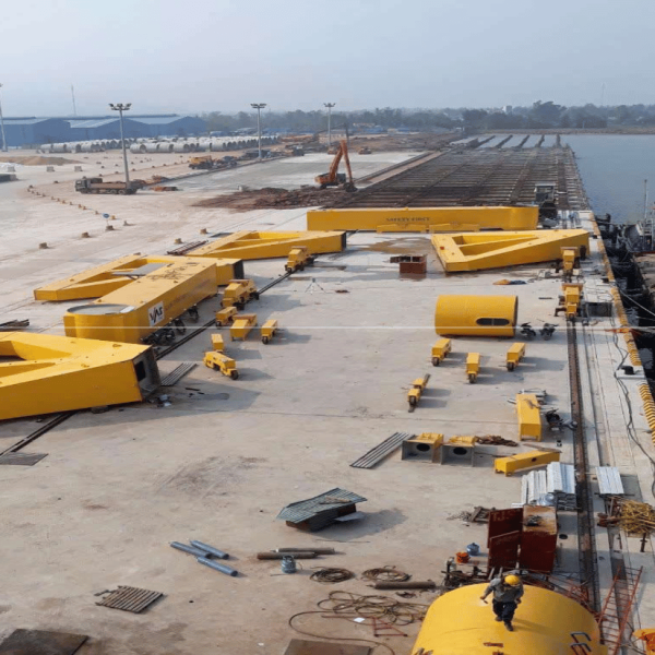 Lắp dựng cảu chân đế - cảng GMD Dung Quất